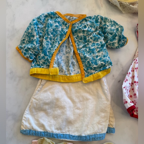 Vintage 1960s Mattel Tiny Thumbelina Doll plus her outfits & She Still Works! - Picture 13 of 17